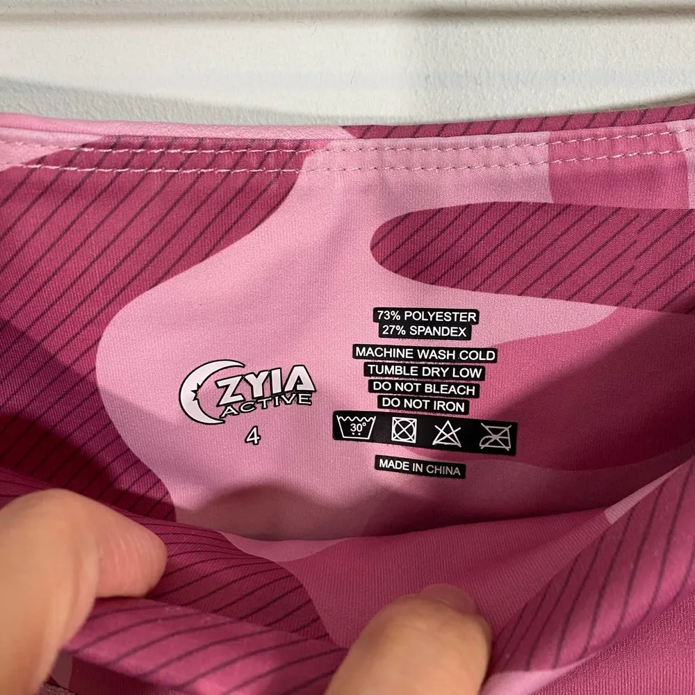 Zyia Active Women's Pink Camo High Rise Cropped Leggings Size 4 - Image 5