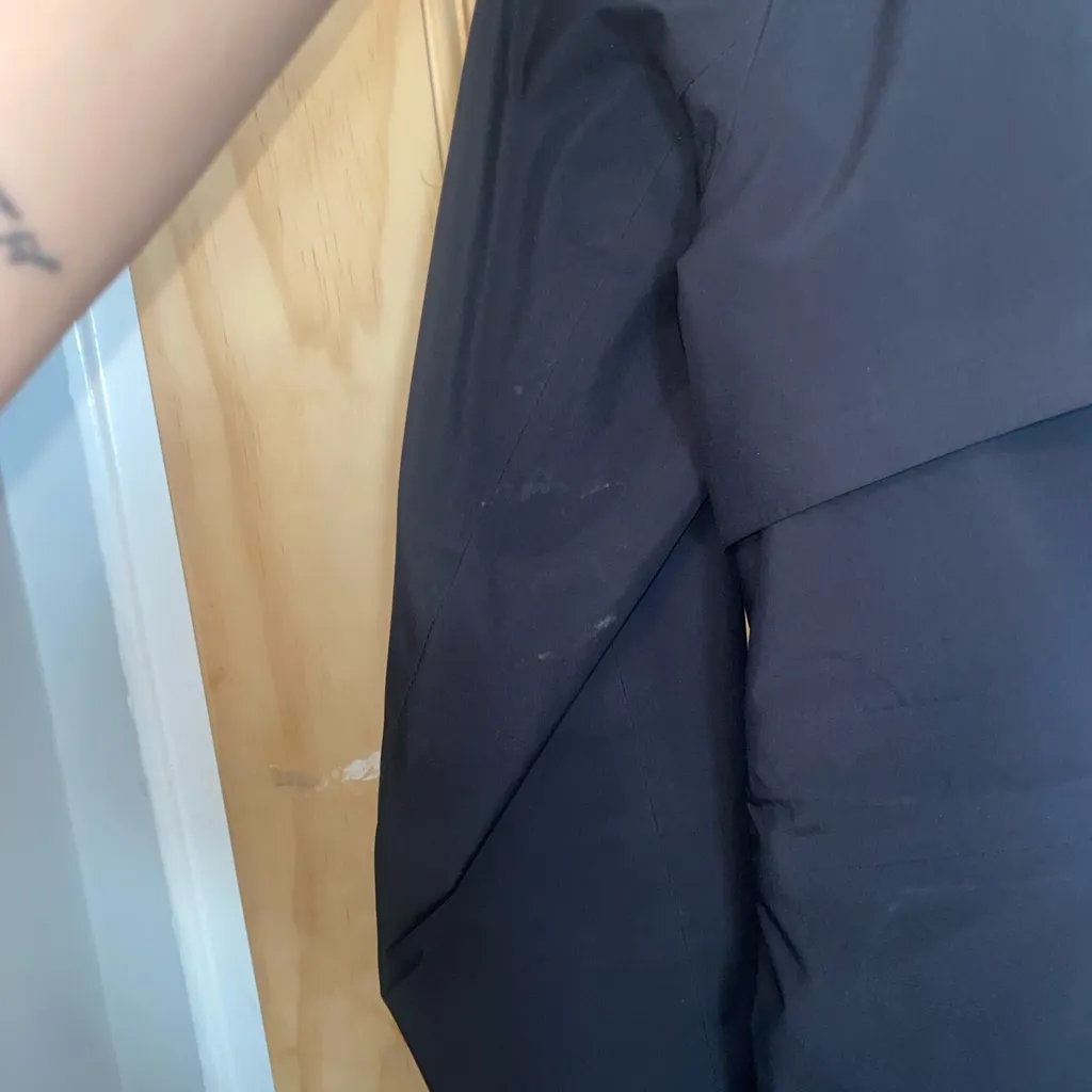 LULULEMON rebel rain jacket - Image 5