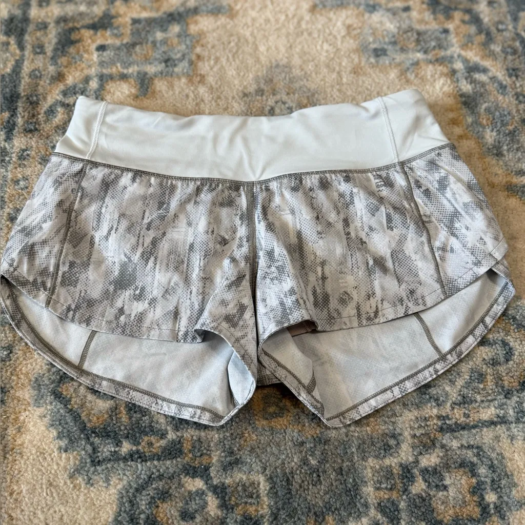 Lululemon Athletica Light Gray Shorts Size 2 - Image 7