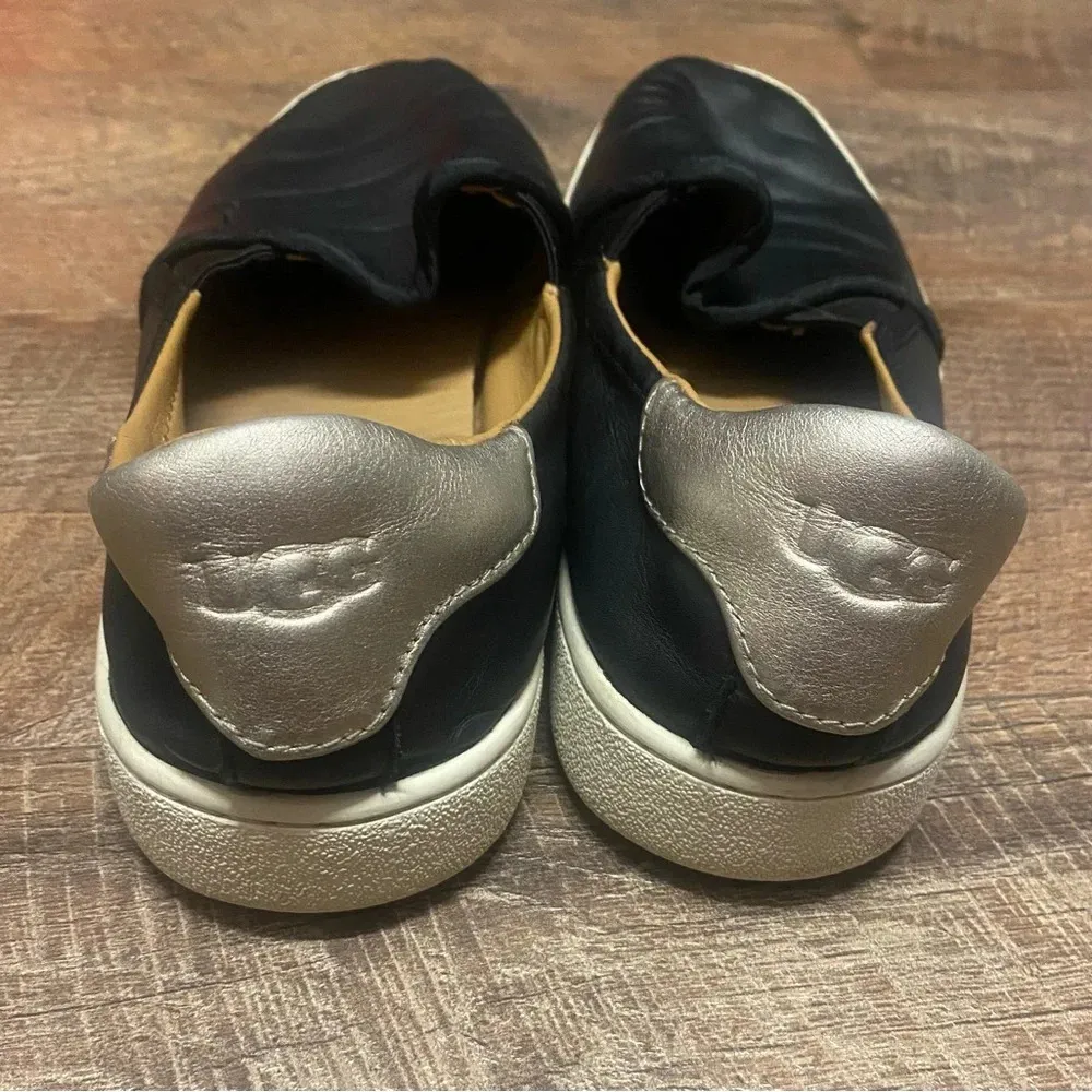 UGG  CAS 1019108 Black Leather Slip-On Casual Sneakers Size 9.5 - Image 3