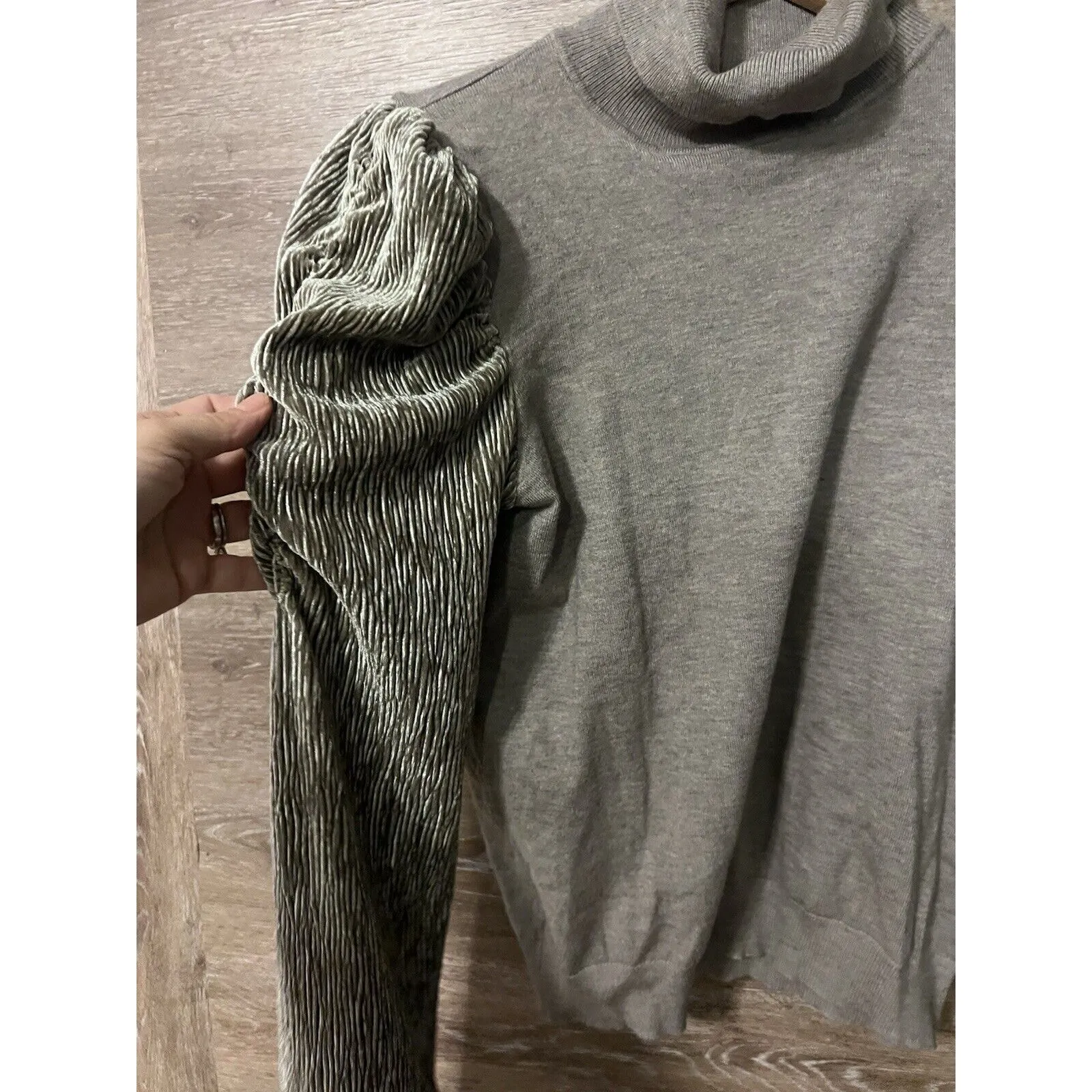 THML Sweater Size Large Puff Sleeve Gray Metallic Preppy Timeless Turtle Neck - Image 3