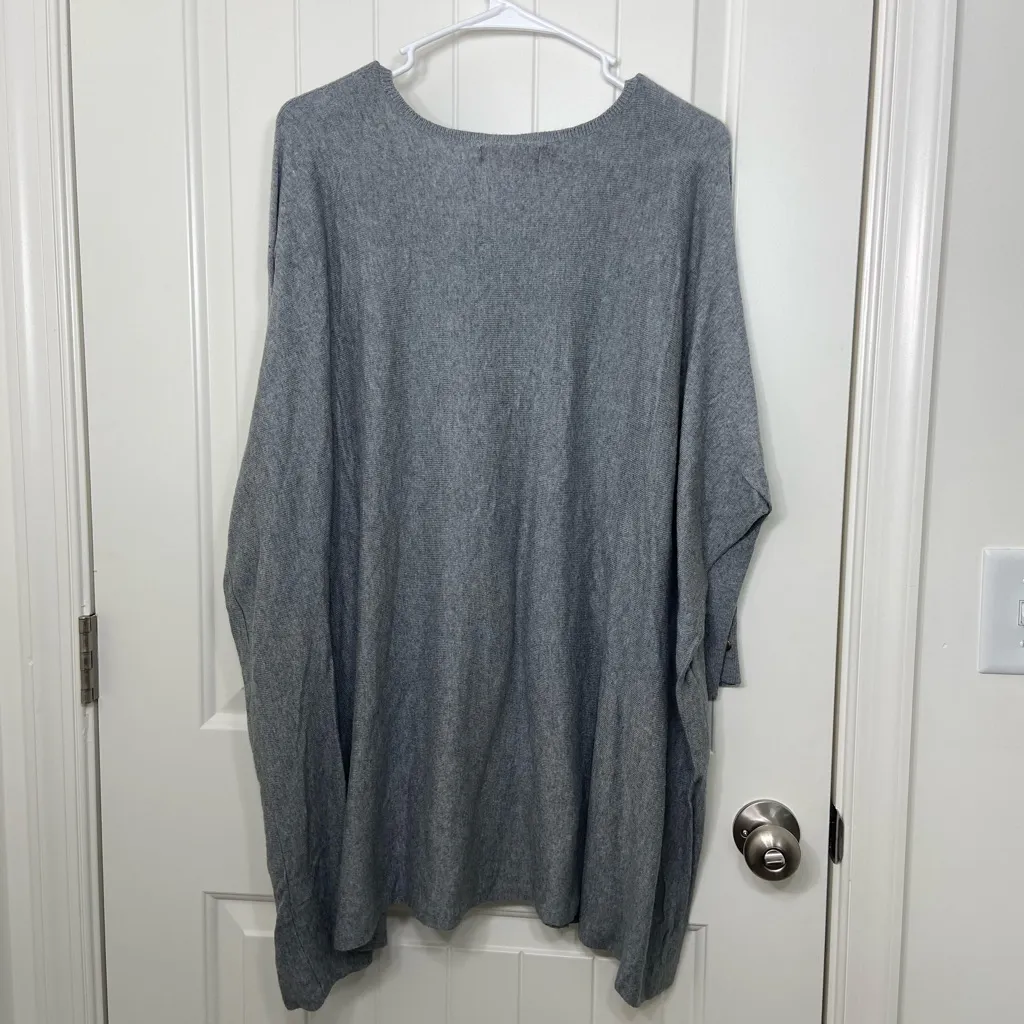 NWOT Jennifer Lopez women’s gray soft knit dolman button‎ sleeve tunic sweater - Image 5