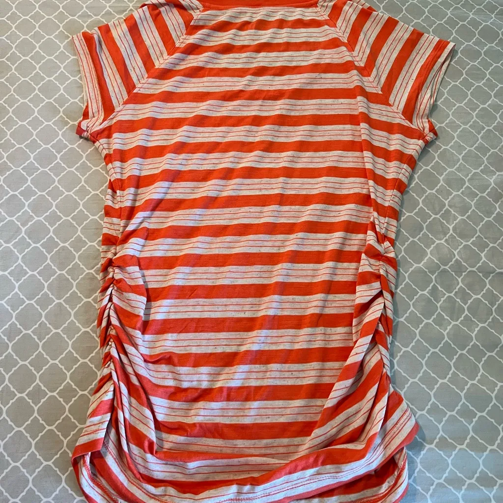 Medium maternity shirt Size undefined - Image 3