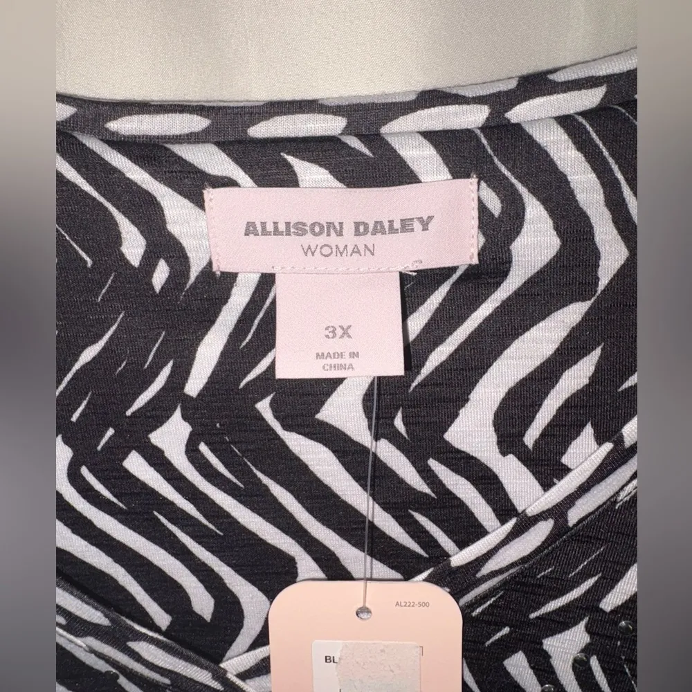 NWT Allison Daley Embellished Border Print 3/4 Sleeve V Neck Knit Top Size 3X - Image 2