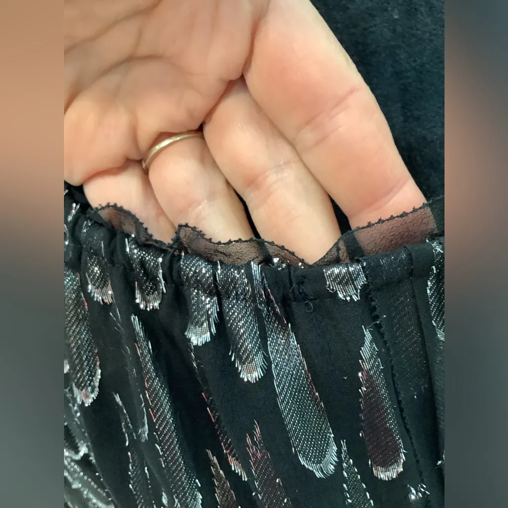 Nice dressy long sleeve blouse🖤🤍🖤🤍 - Image 9