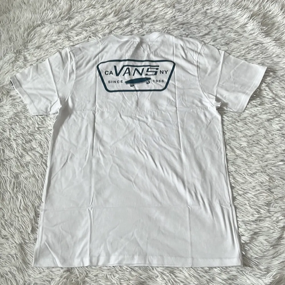 VANS UNISEX FULL PATCH BACK SHORT SLEEVE T-SHIRT WHITE/AEGAN BLUE SIZE MEDIUM - Image 13