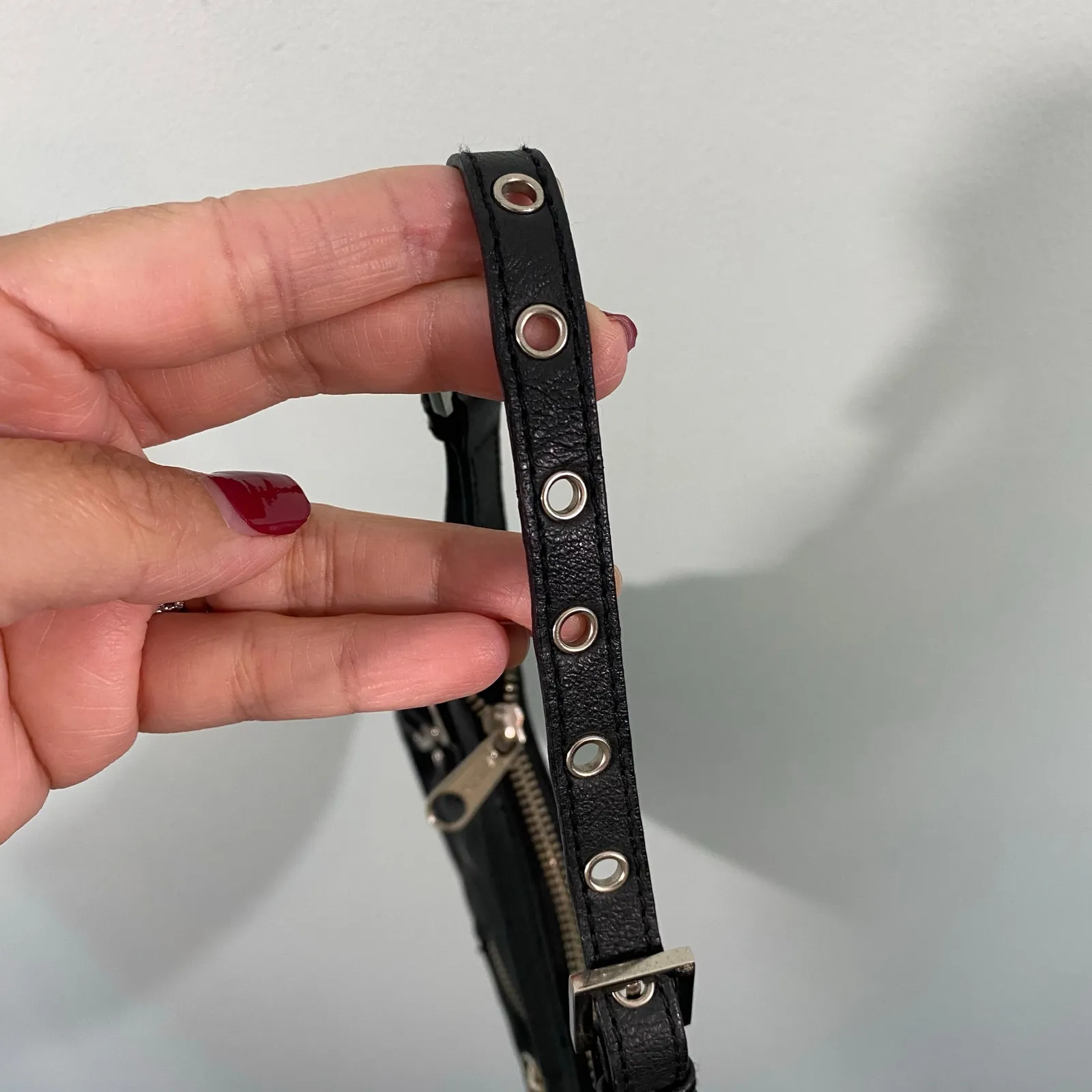 Vintage 90s / Y2K Roxy Black Leather Metal Chain Detail Mini Shoulder Bag - Image 5