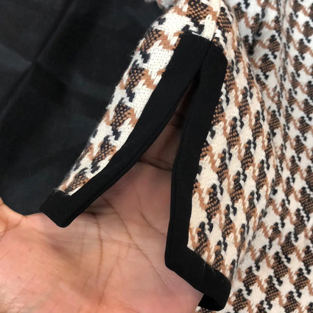 Size 8 Kasper blazer. Thick Black - Image 2