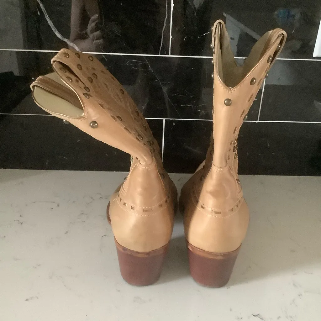 Women’s western cowboy boots embroidered leather with studs Sz 10 made in Italy Yellow - Image 8