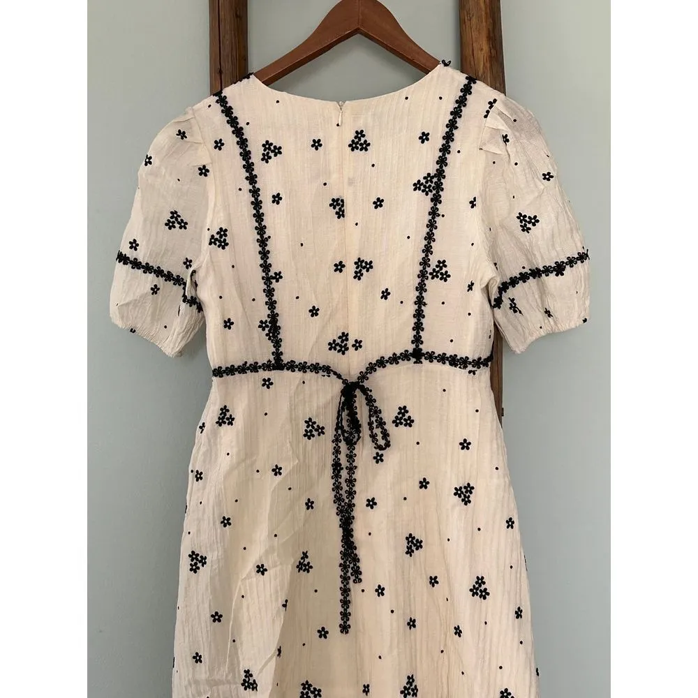 Vintage Floral Embroidered Cotton Midi Dress with Puff Sleeves Cream Black Tan Size undefined - Image 4