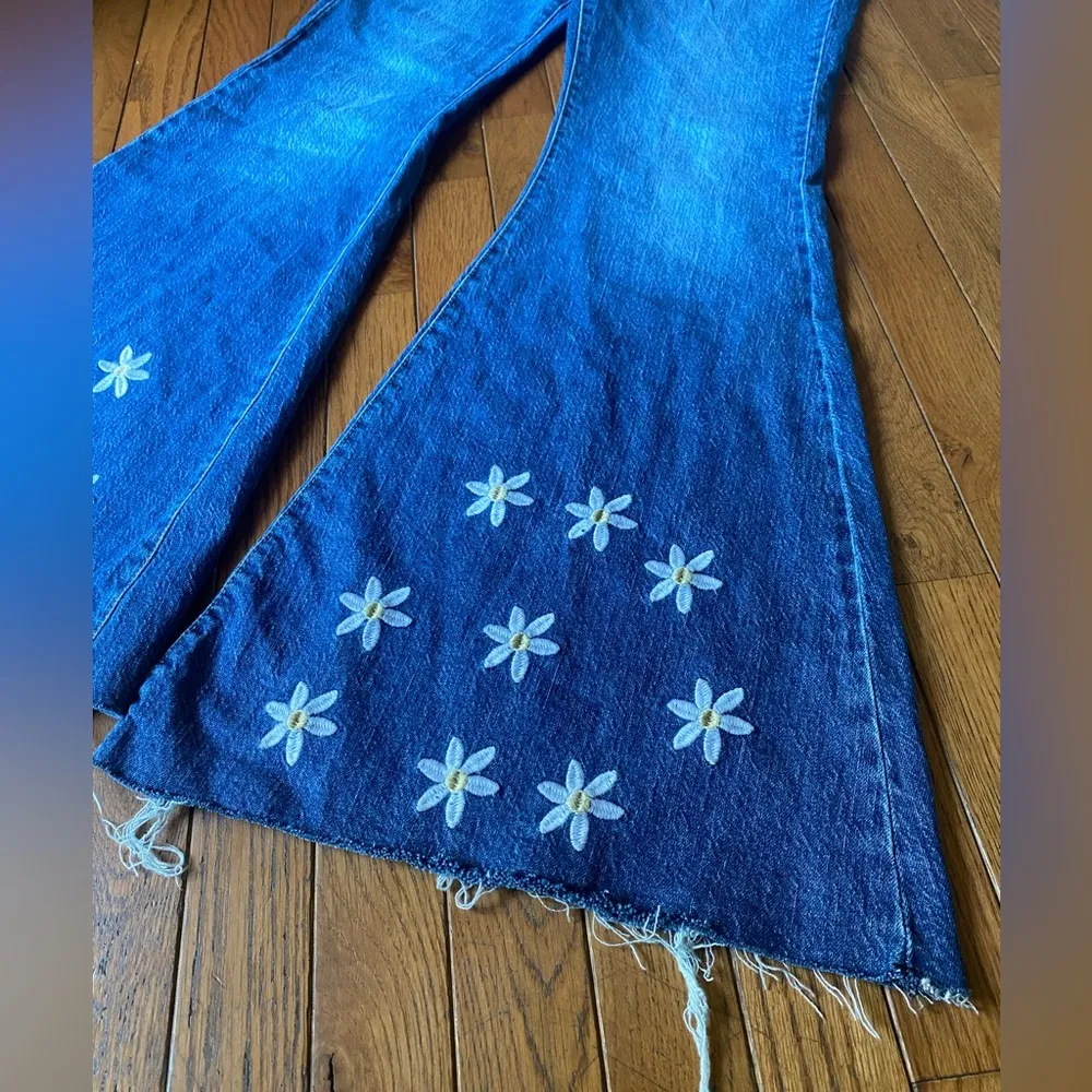 Forever 21 floral flare jeans Size 27 - Image 2