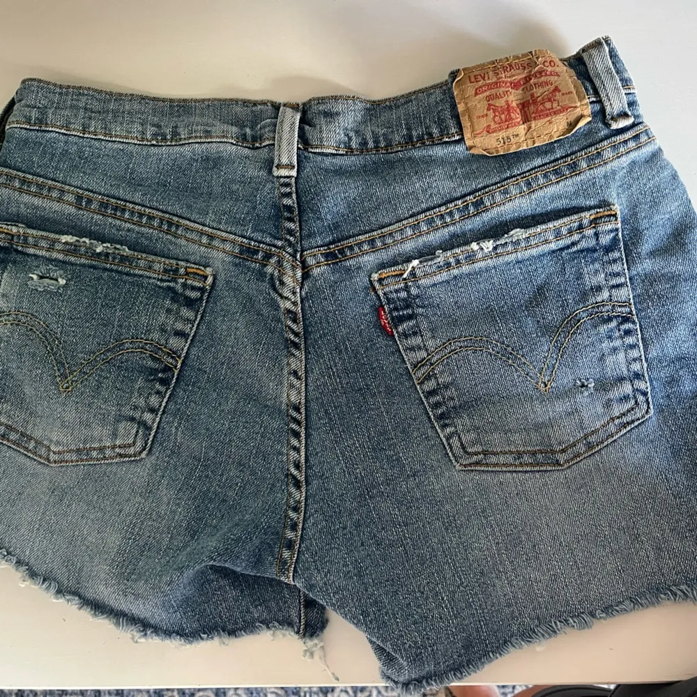 VINTAGE Cut-off Levi Jean Shorts - Image 3