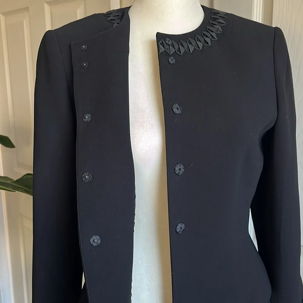 Tahari Women’s Black Blazer Shoulder Pads Embroidered Mock Collar Snap Closuredb - Image 5