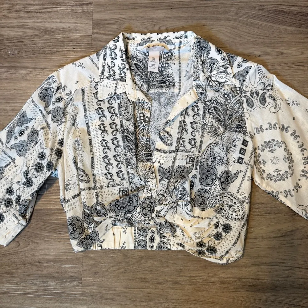 H&M Resort Collared Print Cropped Shirt Size Small - Image 3