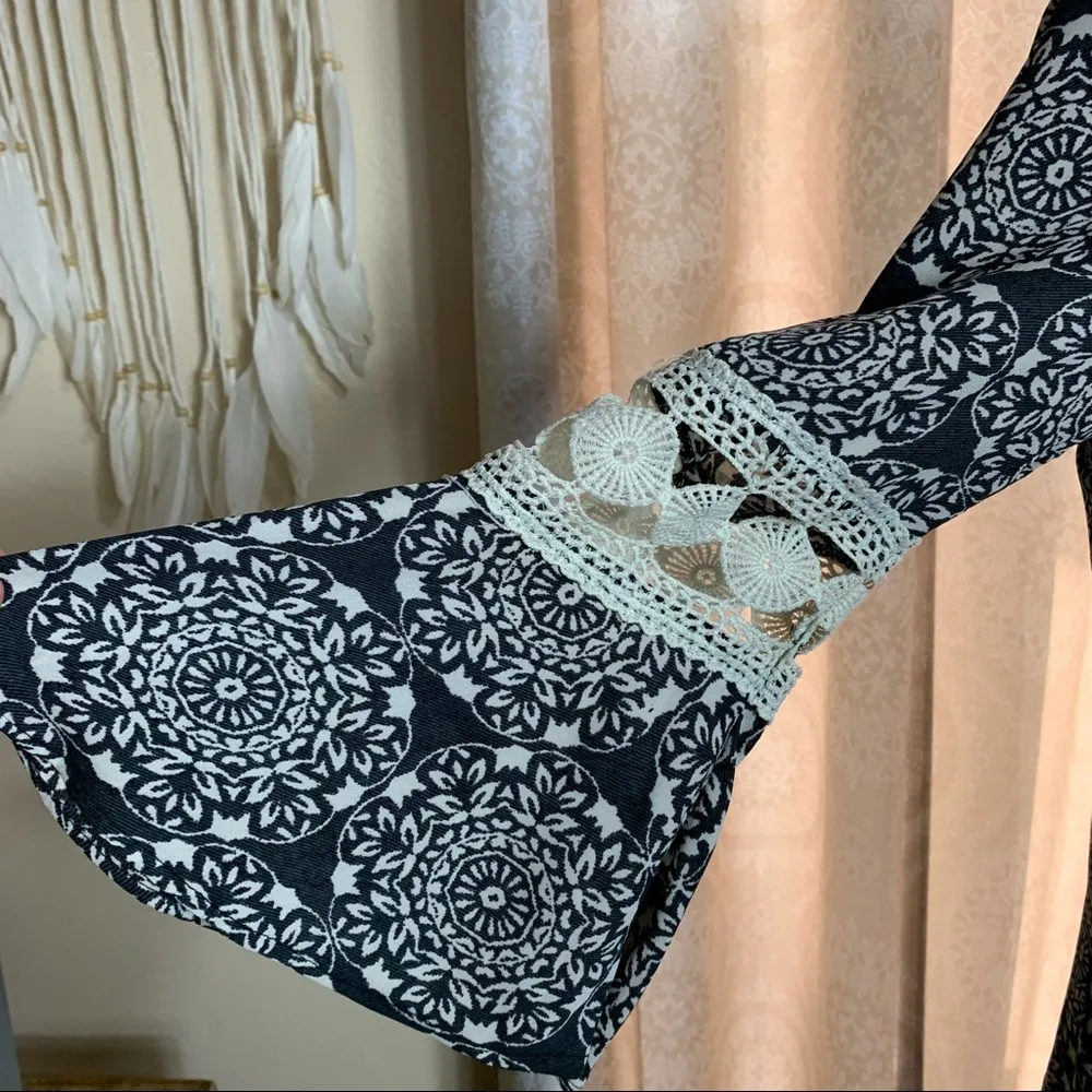 Luxology Kaleidoscope Print Crochet Flare Sleeve Shift Dress size 10 - Image 2