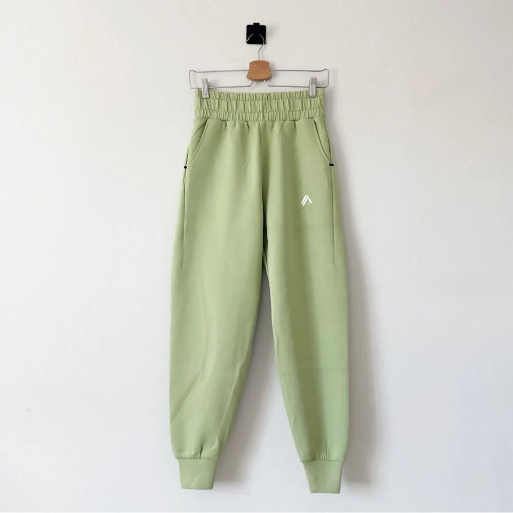 NEW Alphalete Elmts Elements Relaxed Cuffed Jogger in Green Size S - Image 8