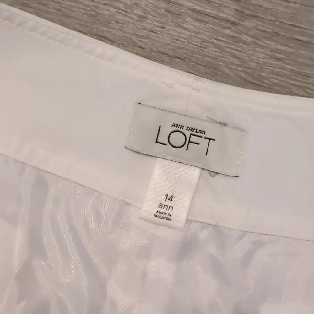 Loft dual lined cropped wide leg pants size 14 - Image 4