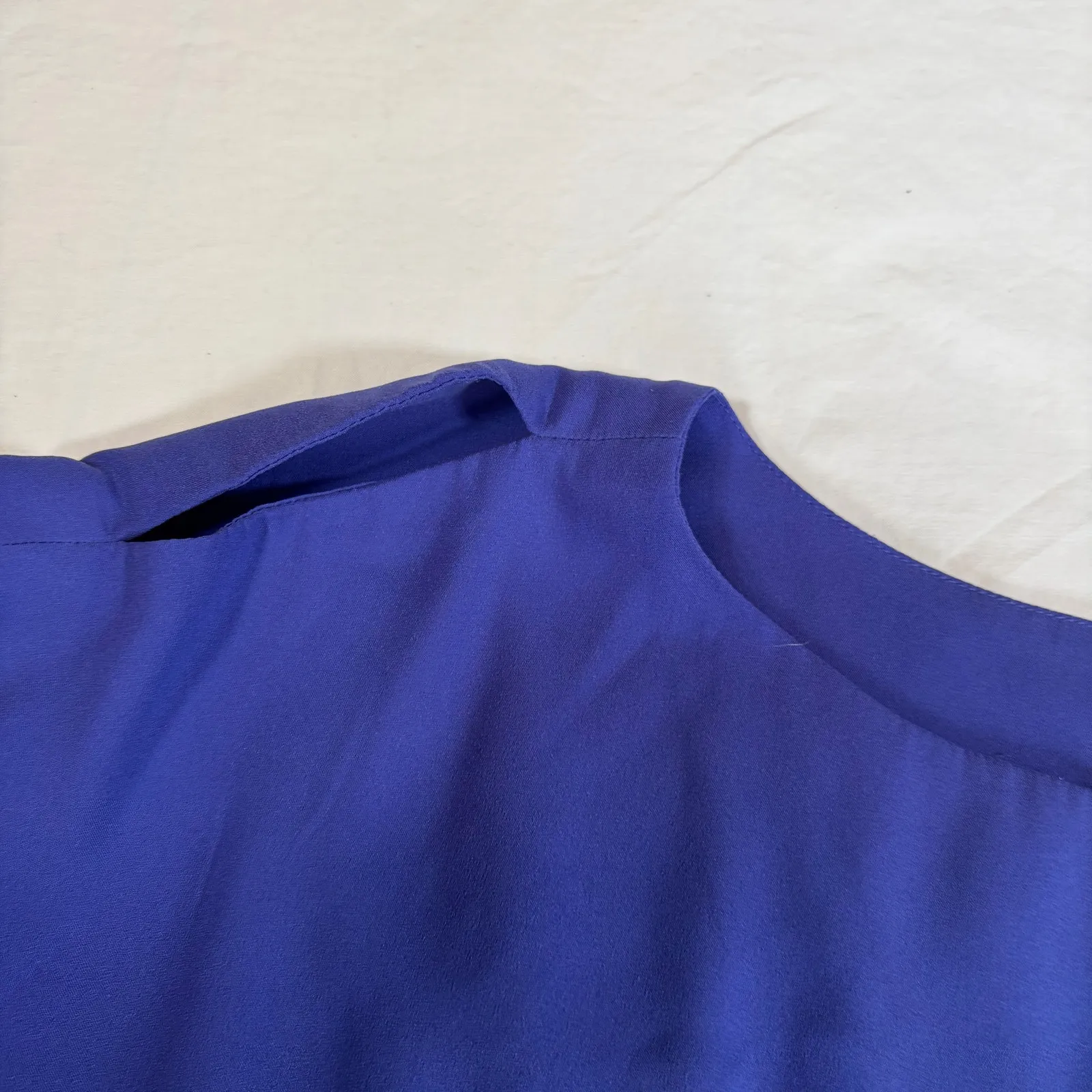 Outback Red women’s purple flowy top. Split shoulders. Size S. Workwear - Image 4
