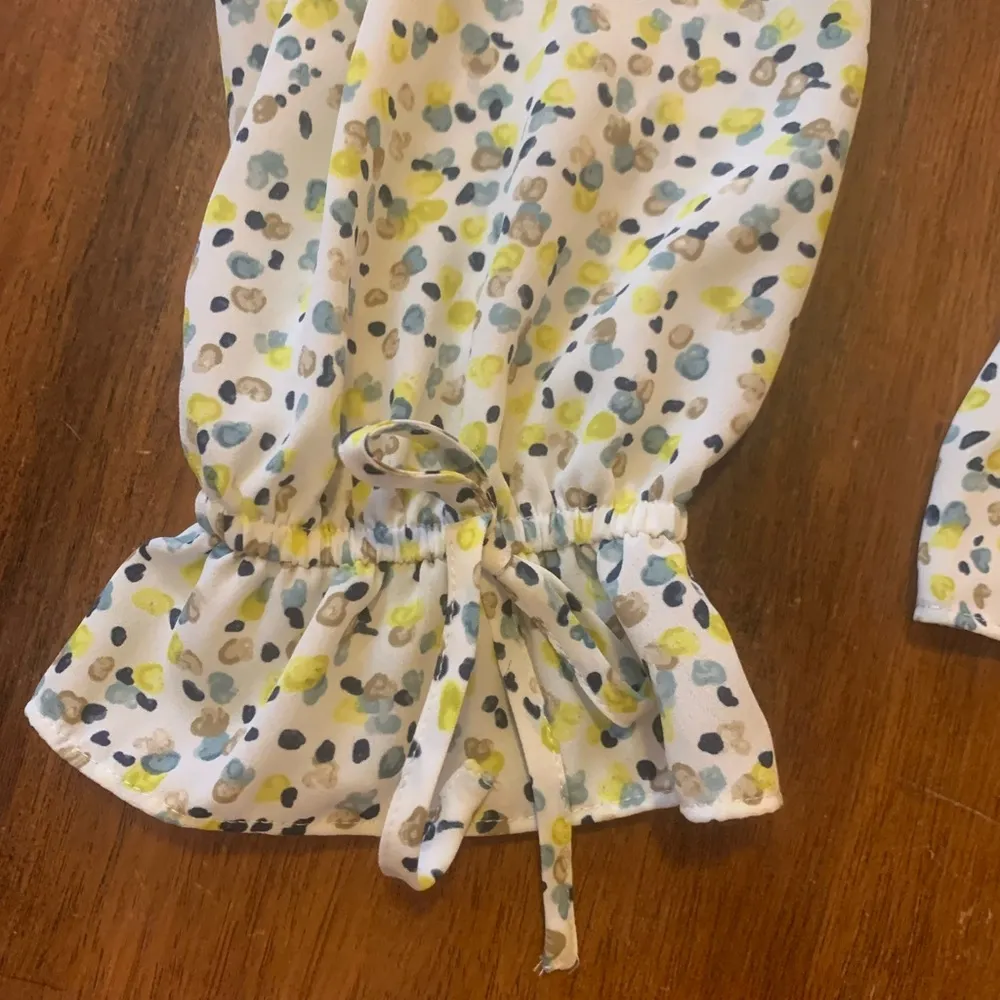 Karri Blue Blouse NWT Large White Nlue Yellow Brown Watercolor Dots - Image 3