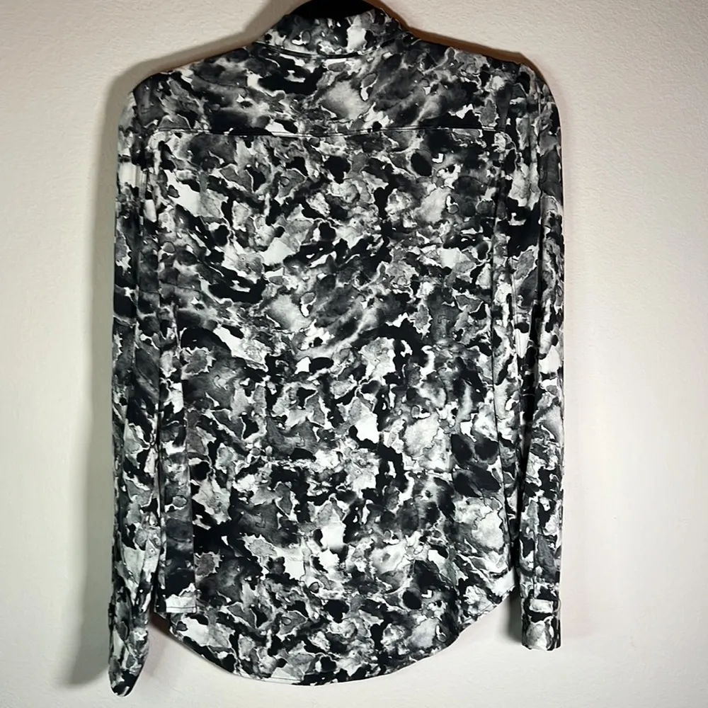 Theory black white silk marble button up blouse - Image 2