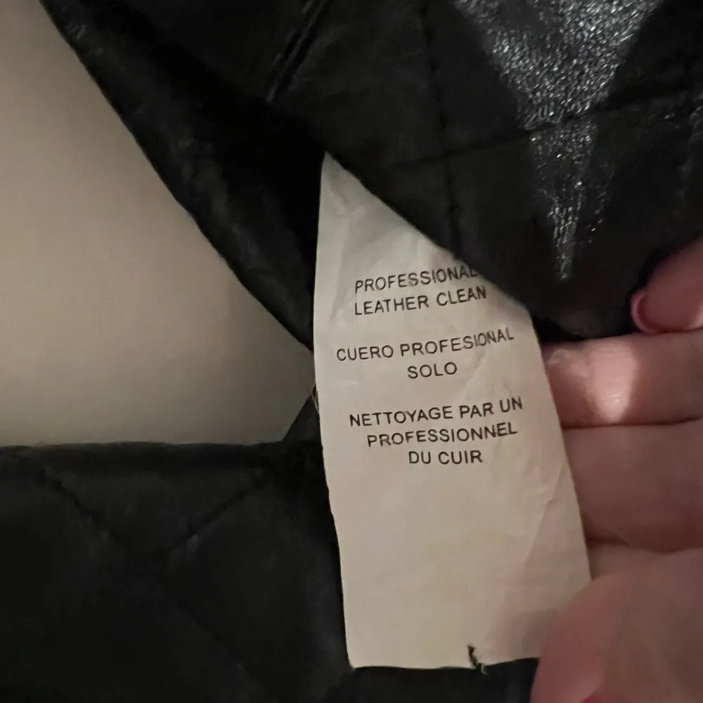 Vintage Bebe leather jacket, cropped, diamond quilt, exagerated collar, black,XS - Image 11