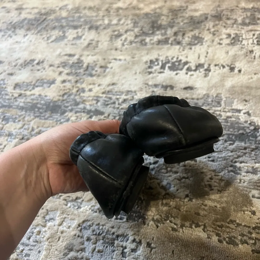 Tory Burch Black Leather Logo Flats Size 6.5 US - Image 7