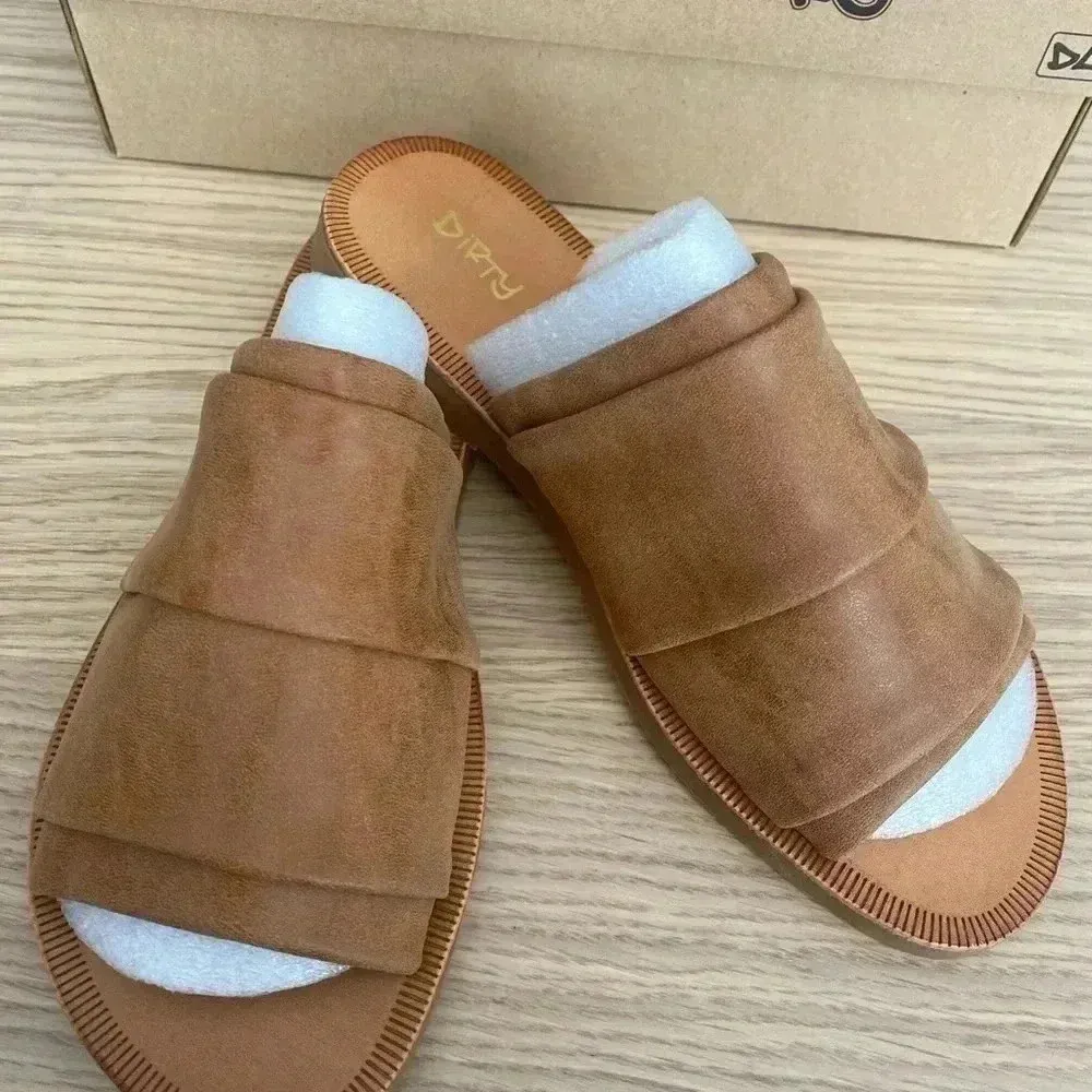 🆕Dirty Laundry Buds Sandal 6🆕 - Image 3