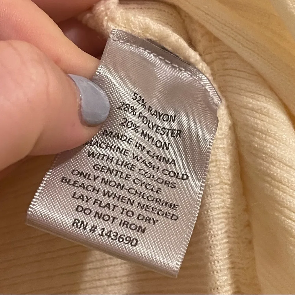 Larry Levine Cream Ribbed Drape Front Cardigan Size Medium - Image 8