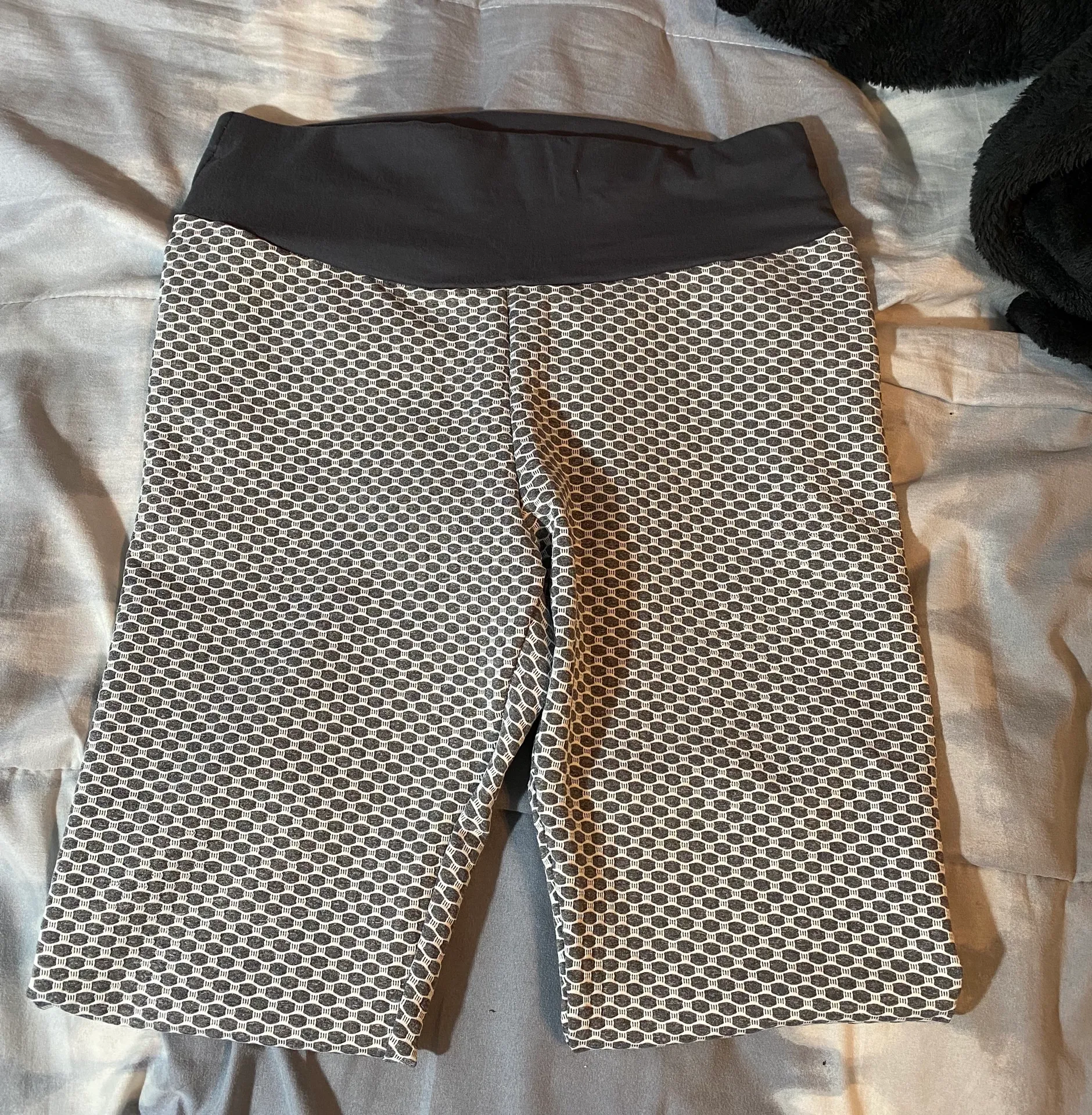 Gray Butt Scrunch Leggings - Image 4