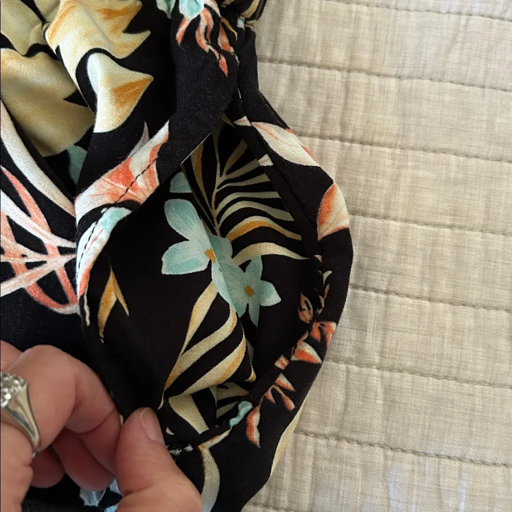 Rip curl black floral tropical pull on elastic waist lounge beach shorts XS - Image 11