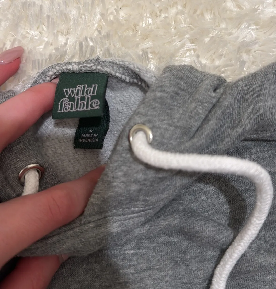 Cropped Gray Hoodie - Image 2