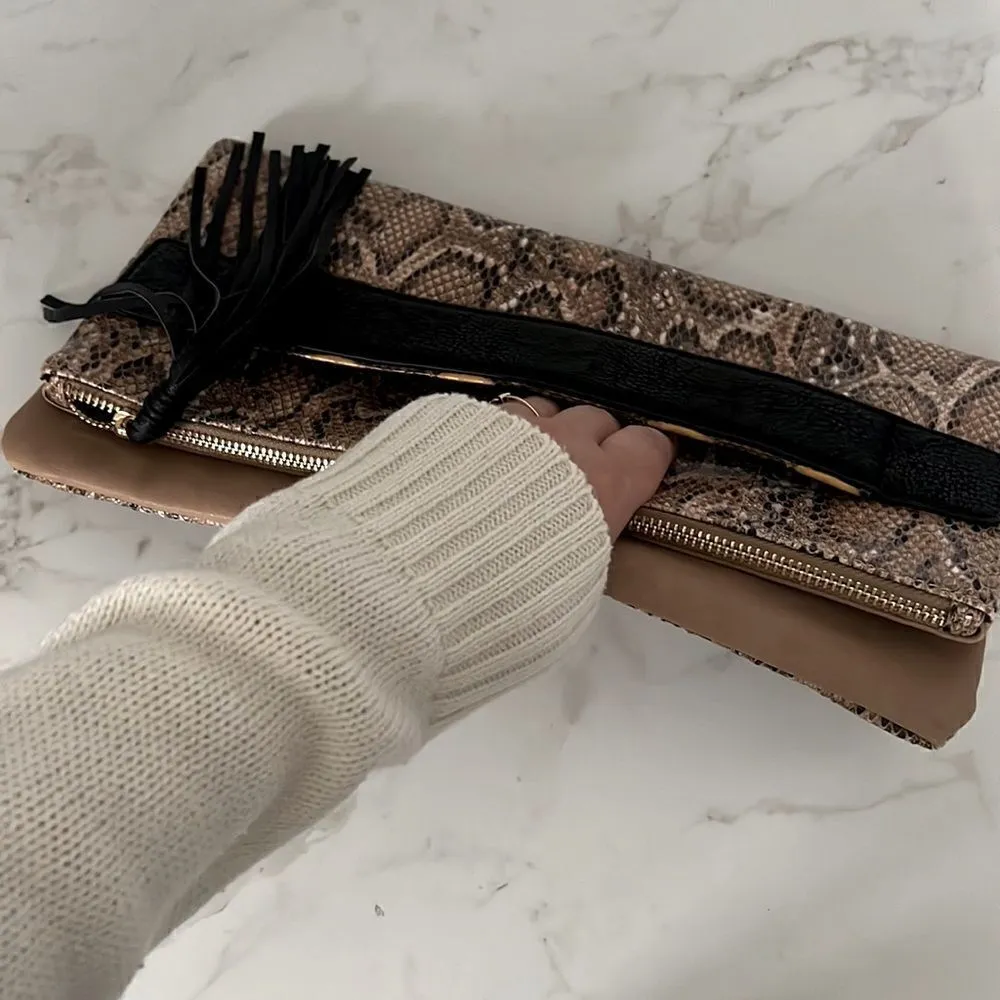 BCBGeneration  Clutch EUC   - Image 4