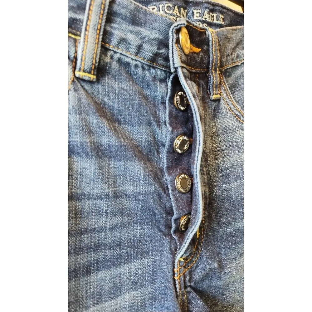 American Eagle Super Stretch High-Rise Distressed Shorts Size 6 - Image 3