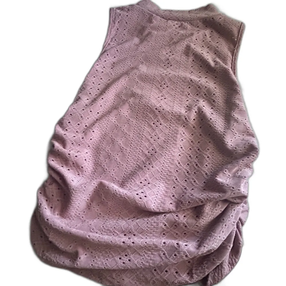 MAUVE EYELET‎ MOCK NECK RUCHED SLEEVELESS TOP-MEDIUM - Image 6