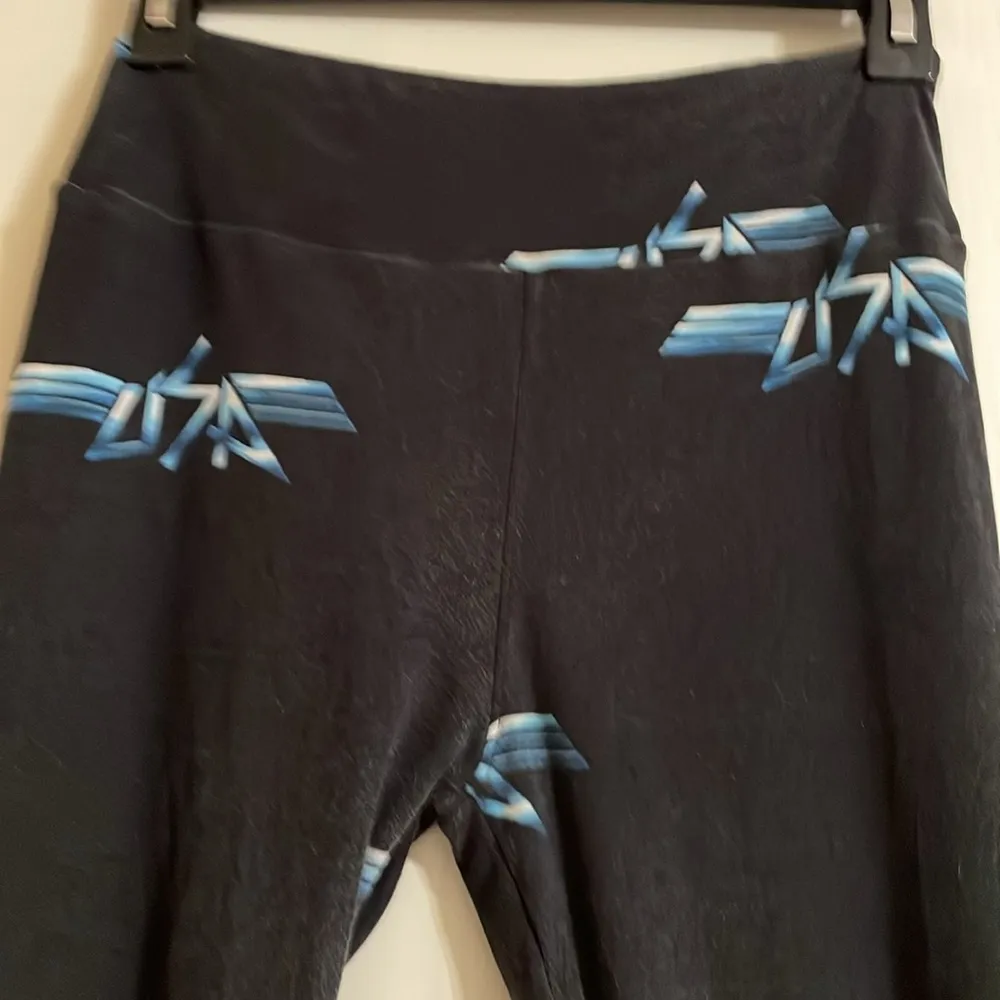 LULAROE “ONESIZE” faded black leggings‎ blue & white USA logo. - Image 2