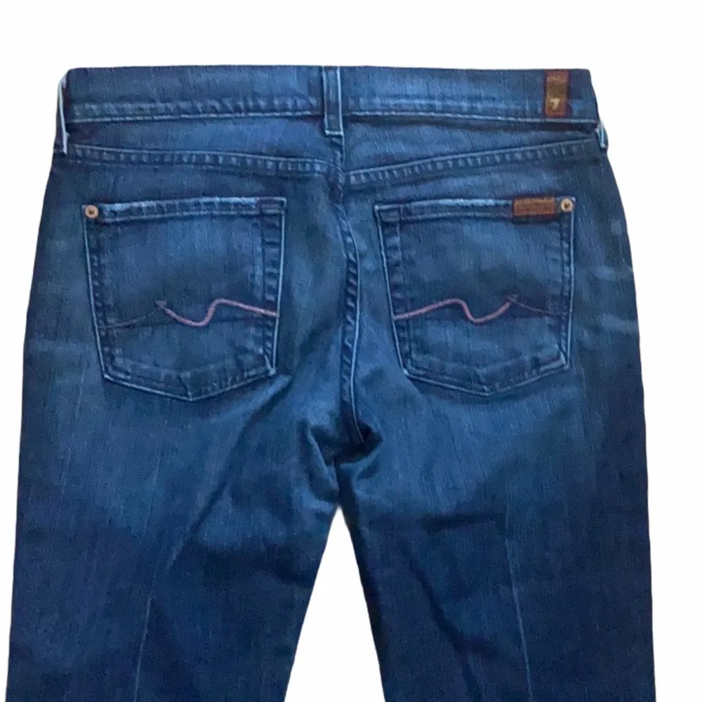 7 for All Mankind 29x30 Rare Pink Stitching Bootleg 5 Pocket Medium Wash Jeans. - Image 3