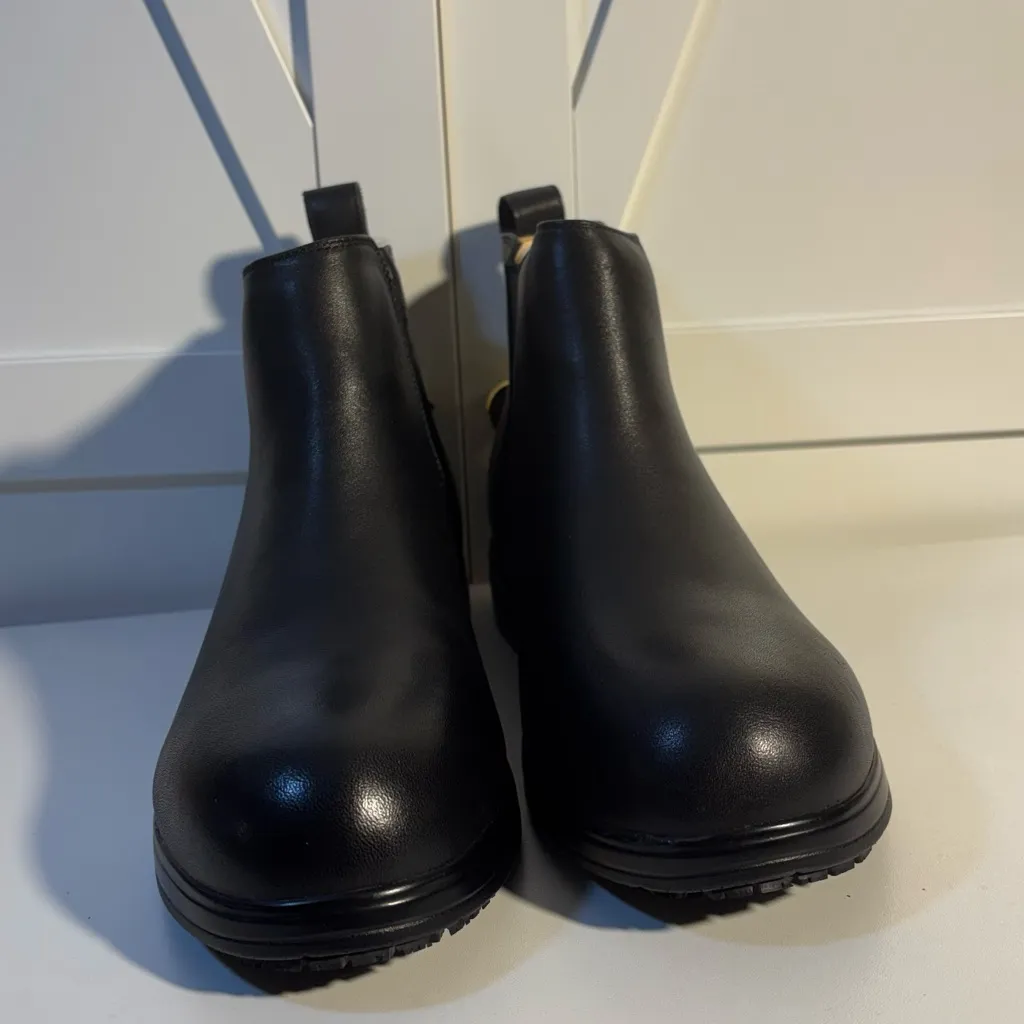 SR MAX
Women's Black Salem MaxTRAX® Soft Toe Chelsea Boot Size 8 - Image 5