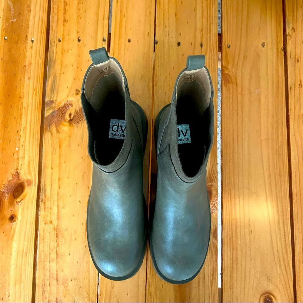 NWOT DV Dolce Vita Brody Chelsea Boot Green Size 9 - Image 3