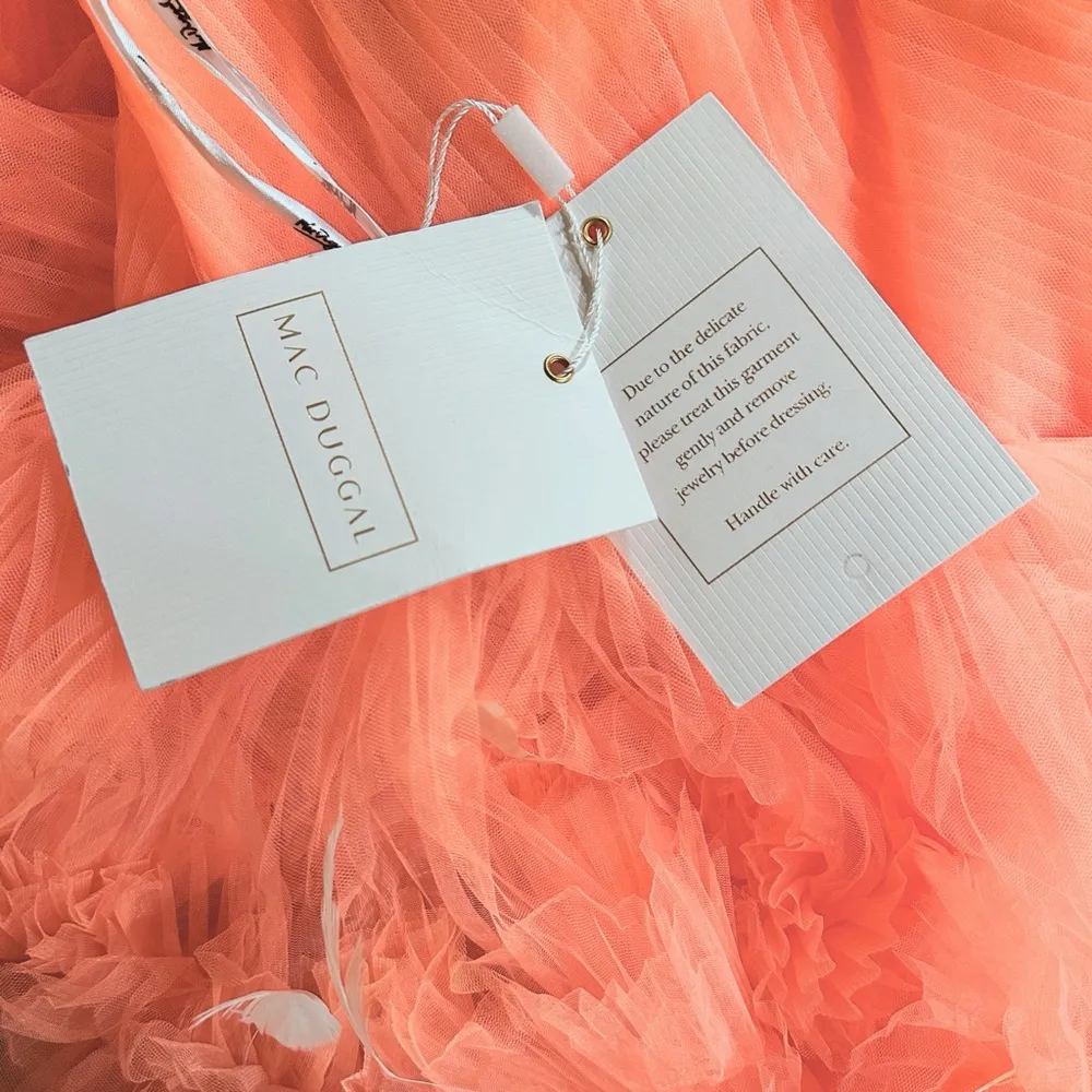 Mac Duggal Coral Strapless Sweetheart Tulle Gown w. Feather Detail 20572 size 2 - Image 6