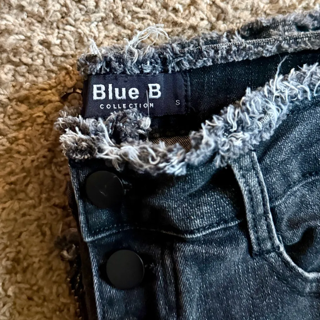 Buckle Blue B Collection Rhinestone Fringe Cropped Flare Jeans – Size Small Gray - Image 10