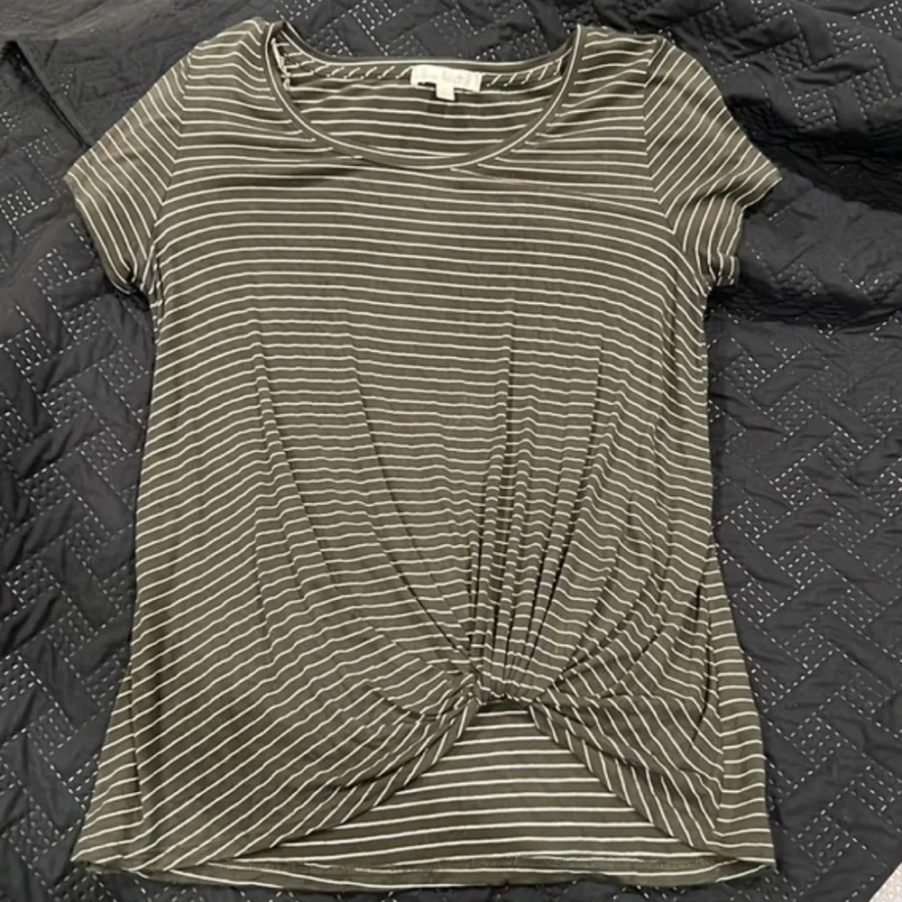 Women's Nine Britton Olive Green and White Striped Knot Front Tee Shirt XL - Image 2