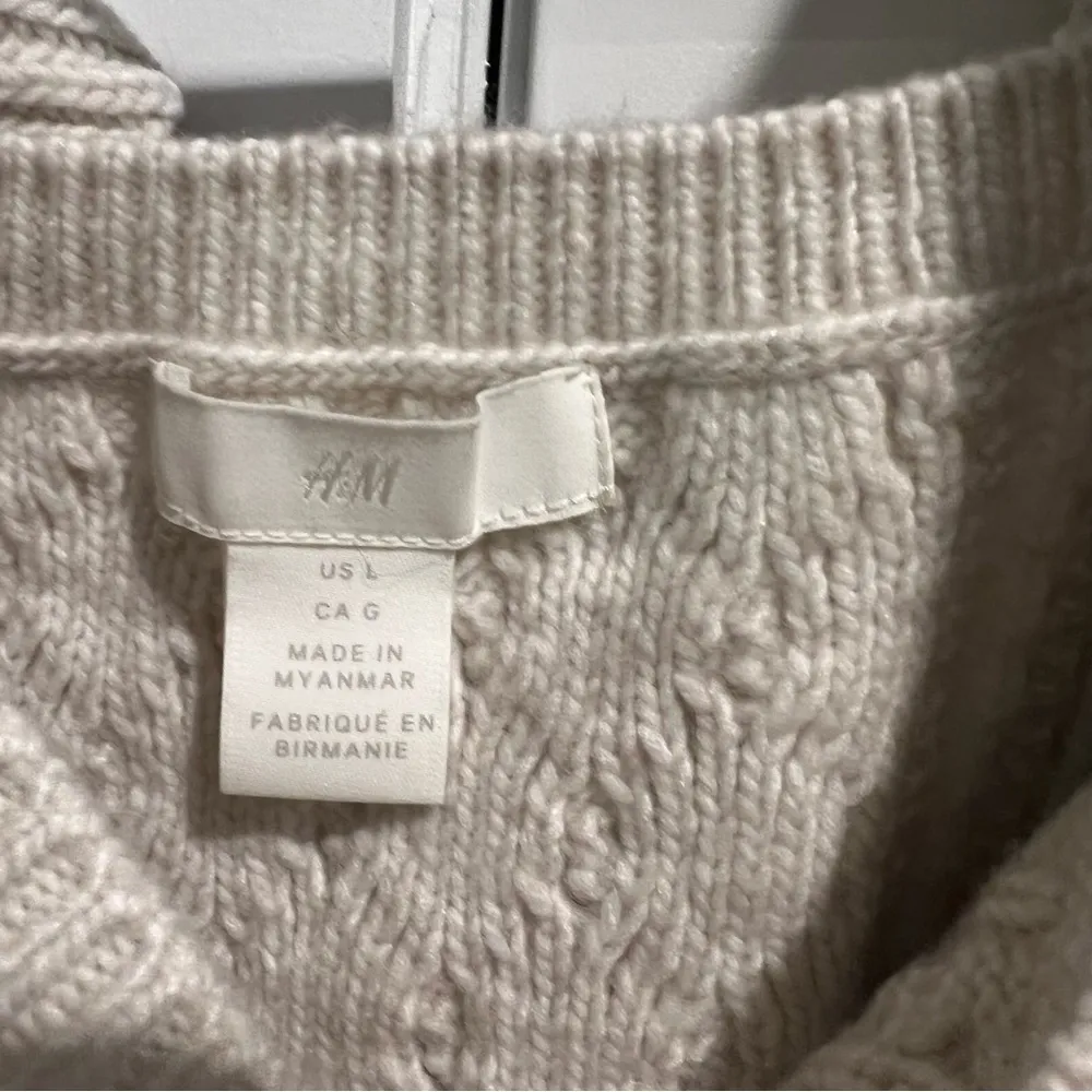 H&M Ruffle Cable Knit Sweater Size L - Image 6