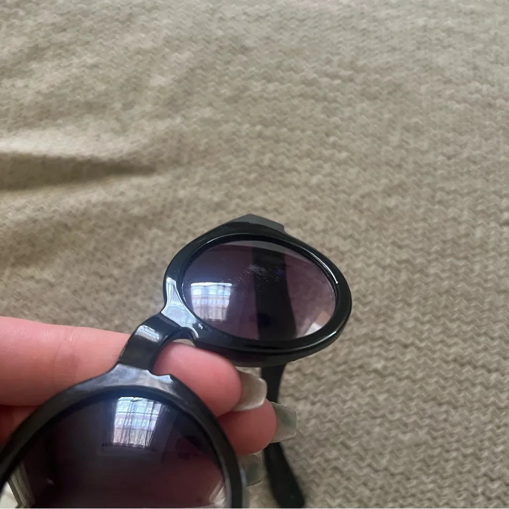 Betsey Johnson  sunglasses - Image 5