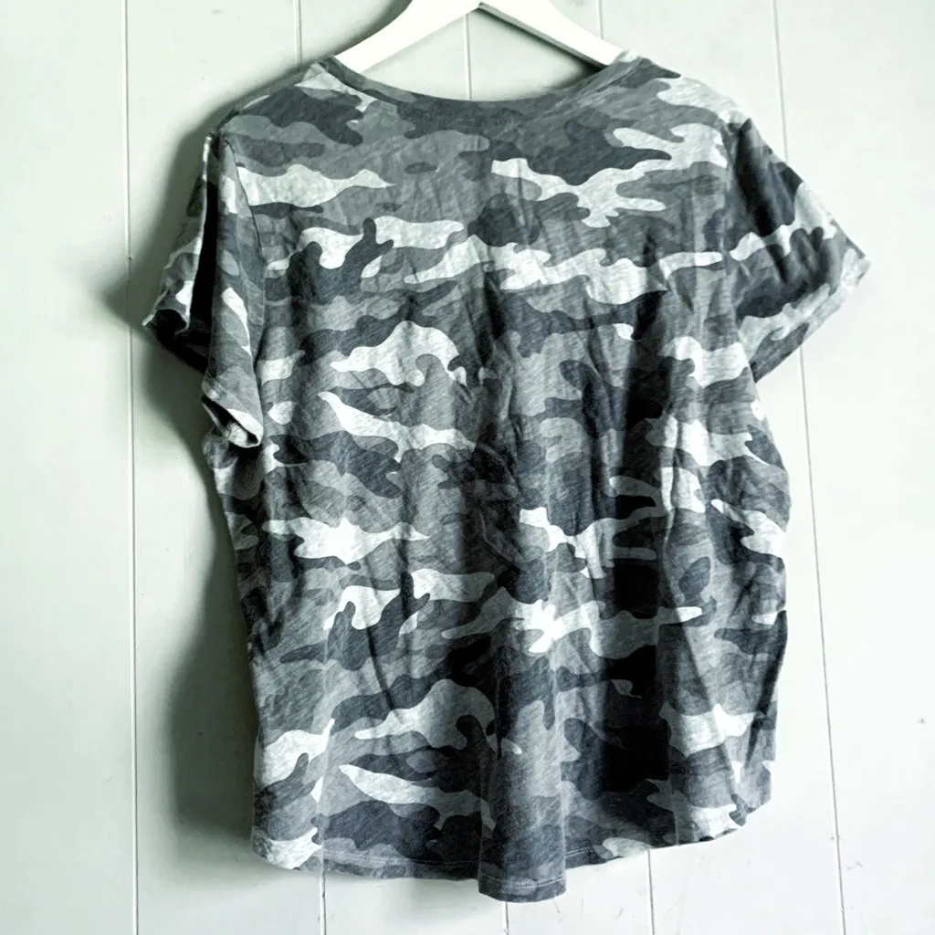 OLD NAVY Gray Camouflage Everywear Tee XL - Image 2