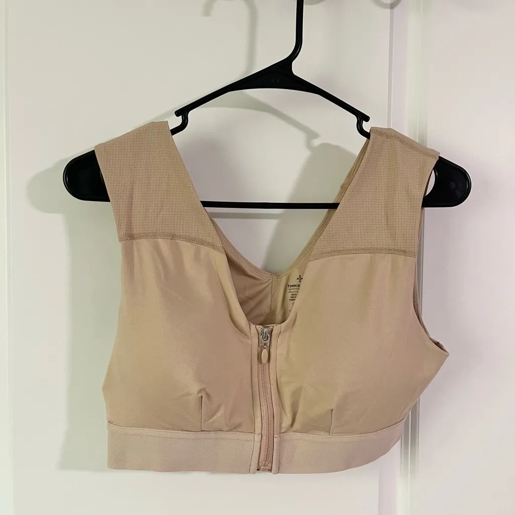 Tommie Copper Shoulder Support Bra with Front Zipper - Image 4