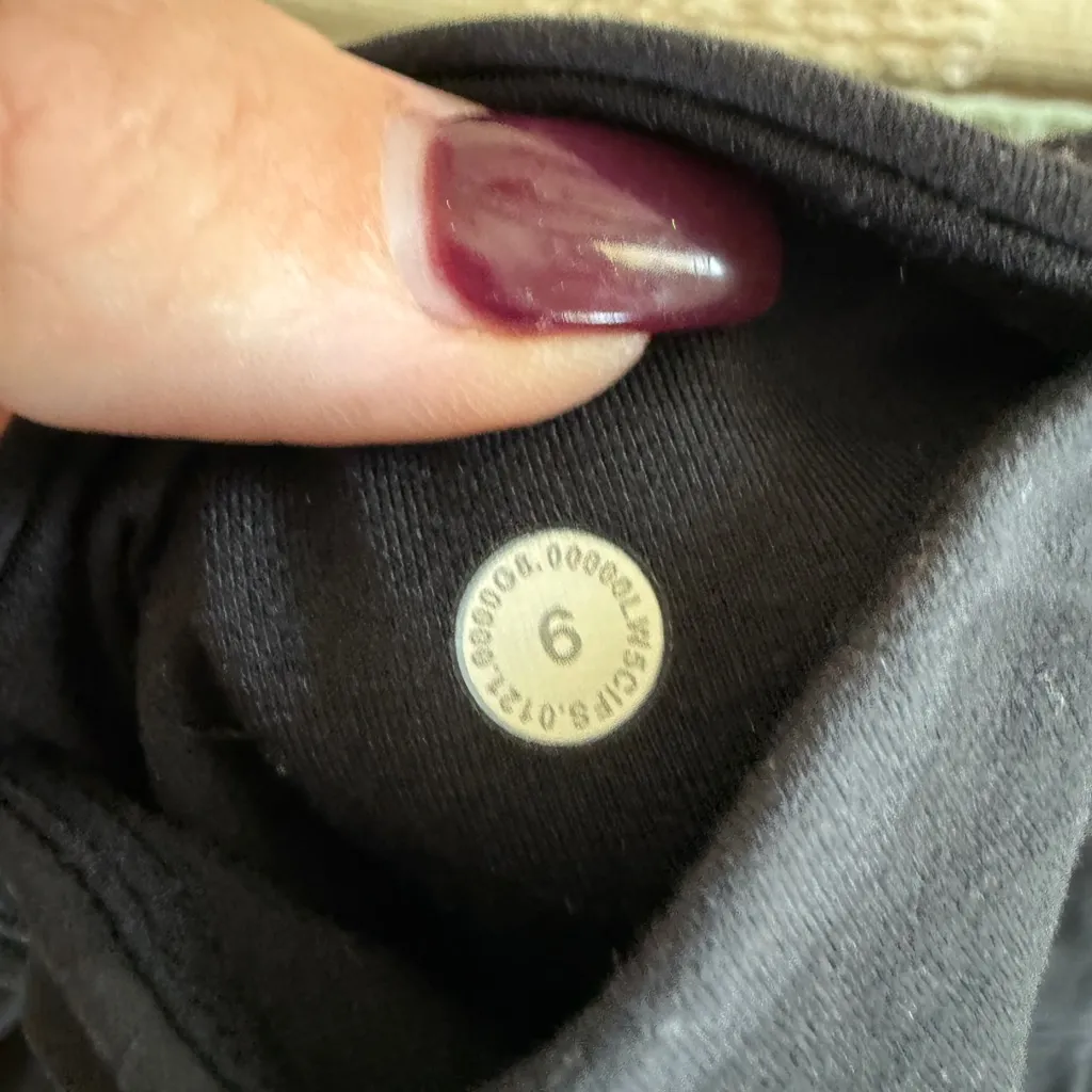 Lululemon Align Jogger 28"
Incognito Camo Multi Grey
Size 6 - Image 4