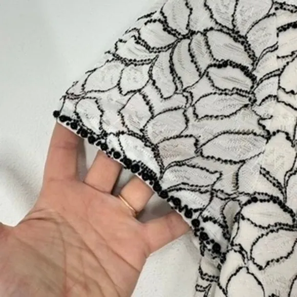 Adrianna Papell White‎ Lace Dress with Black Beaded Trim Size 16 Cocktail Resort - Image 4