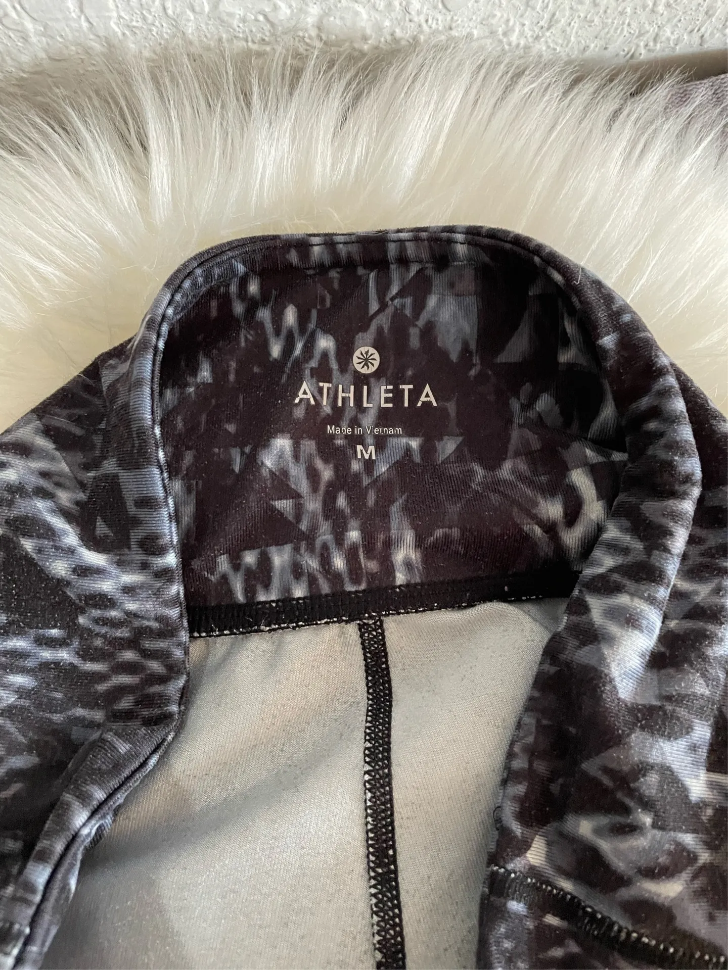 ATHLETA Chaturanga High Rise Black/Gray Cobra Snake Print Leggings  - Image 8