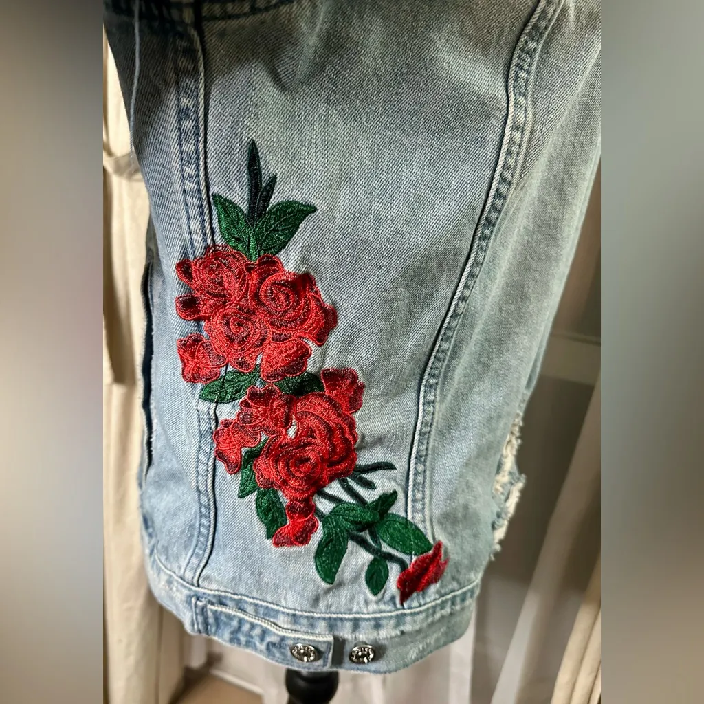 Pac Sun Embroidered Rose Distressed Denim Jacket - Image 4