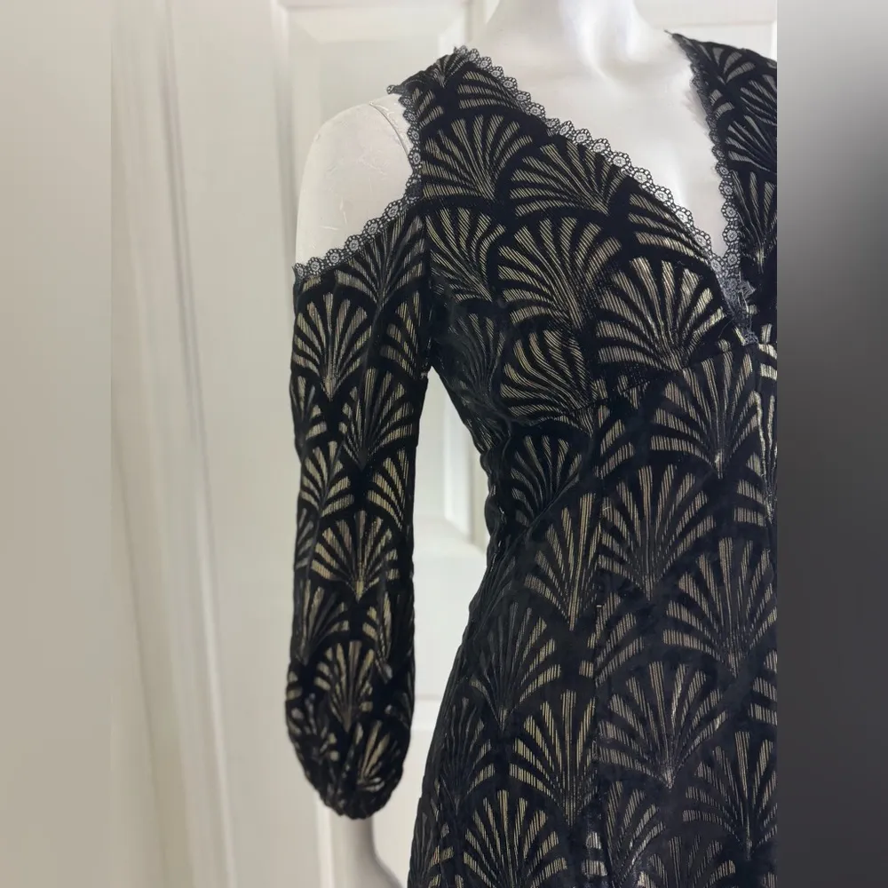 Alice + Olivia Aria Metallic cold shoulder mini dress Sz 4.  A42 - Image 11